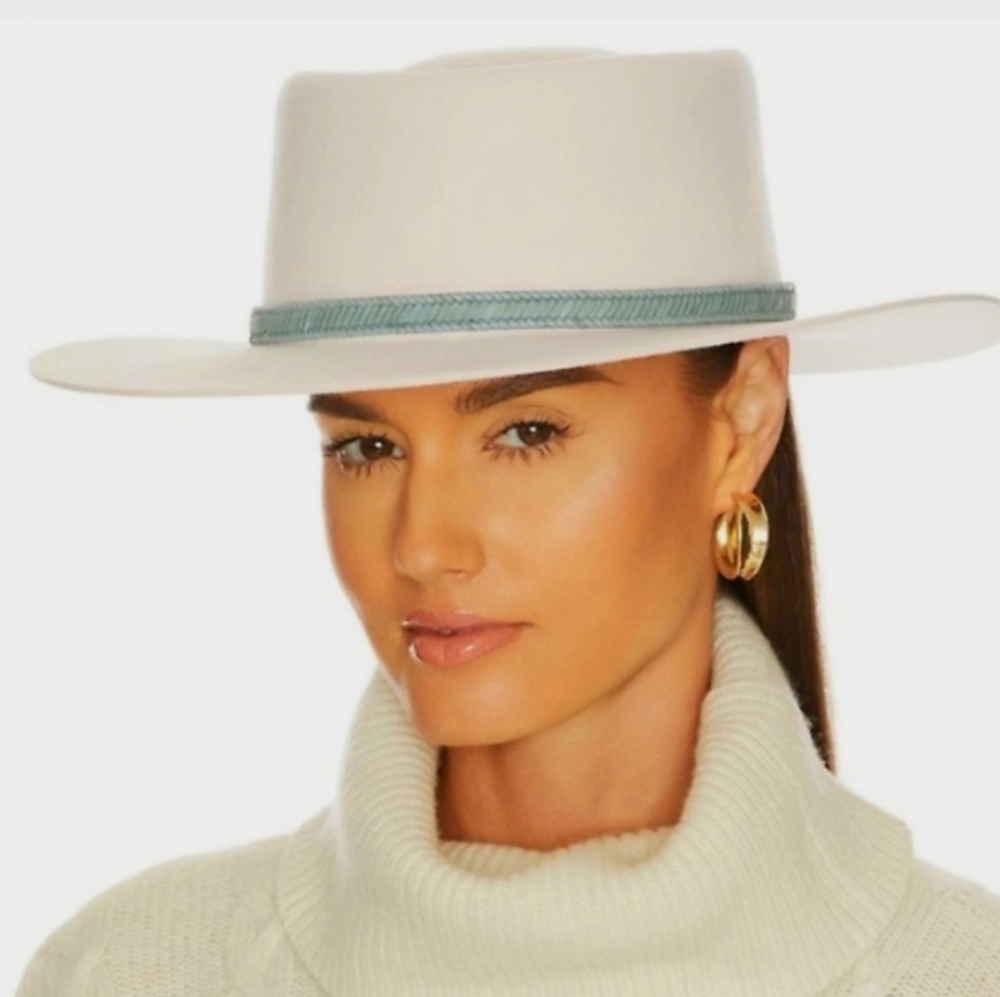 Lack of color  Rocky wool hat with beautiful blue hat band sz med…